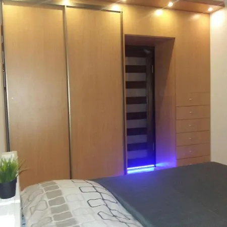 Apartment On Nezavisimosti 137 1 *
